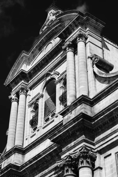 Barokke kerk gevel — Stockfoto