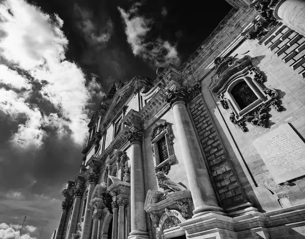 Vista da fachada barroca da Catedral de São João — Fotografia de Stock