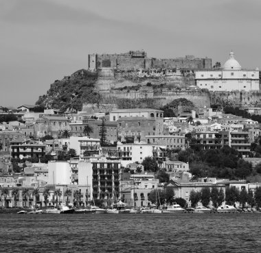 milazzo Town denizden görünüm