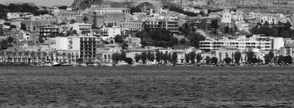 Pohled na města milazzo od moře — Stock fotografie