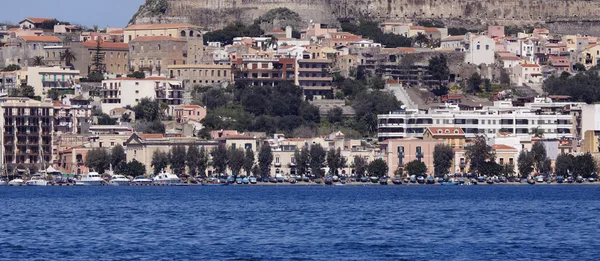 Syn på milazzo staden från havet — Stockfoto