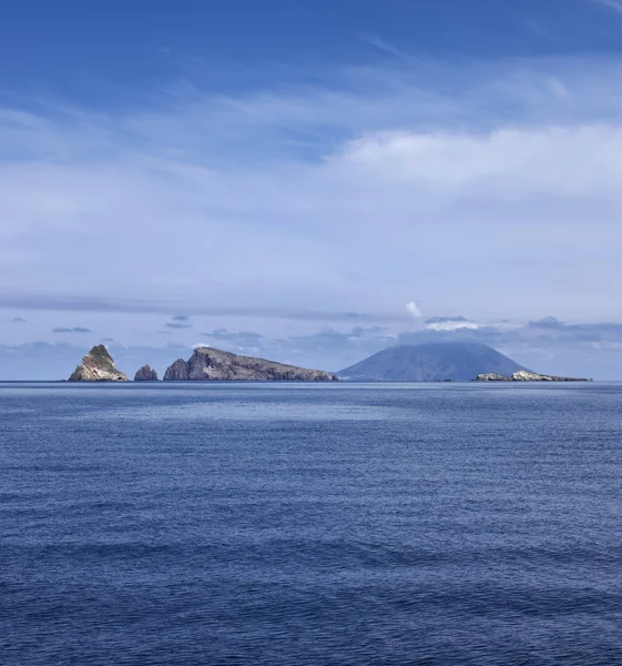 Visa stromboli ön från havet — Stockfoto