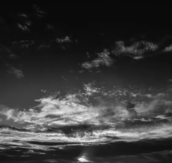在西西里海峡阴日落 — 图库照片