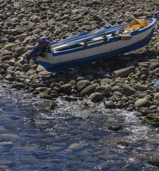 Barche da pesca locali a terra — Foto Stock