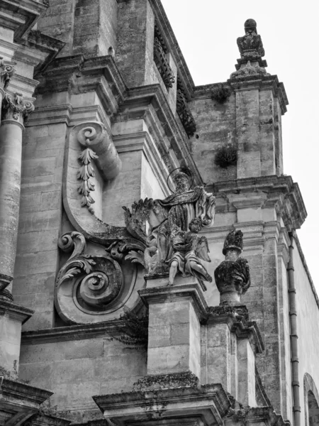 De barokke voorgevel van st. joseph kerk — Stockfoto