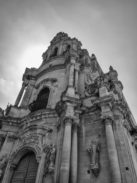 De barokke voorgevel van st. joseph kerk — Stockfoto