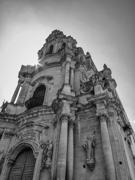 La facciata barocca della chiesa di San Giuseppe — Foto Stock