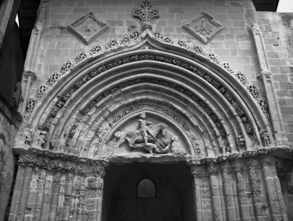 ゴシック様式の聖ジョージ大聖堂ポータル — ストック写真