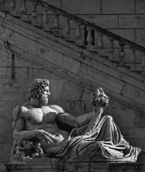 Italië, rome, campidoglio plein, Romeins standbeeld — Stockfoto