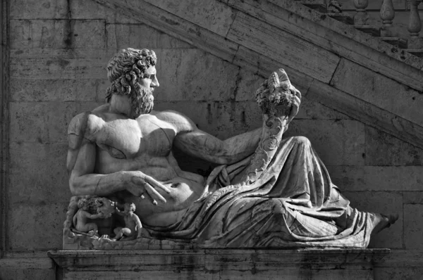 Ιταλία, Ρώμη, Πλατεία Καμπιδογλίου, Ρωμαϊκό άγαλμα — Φωτογραφία Αρχείου