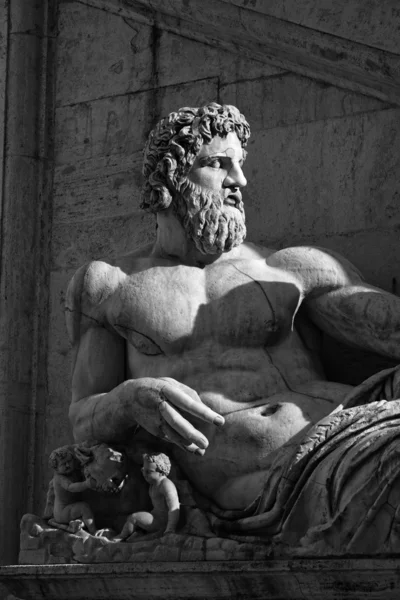 Itália, Roma, Praça Campidoglio, estátua romana — Fotografia de Stock
