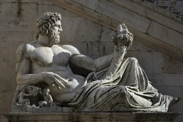 Italia, Roma, Plaza Campidoglio, estatua romana —  Fotos de Stock