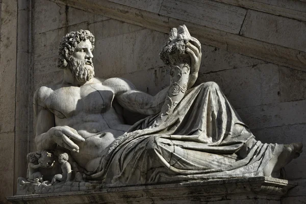 Itália, Roma, Praça Campidoglio, estátua romana — Fotografia de Stock