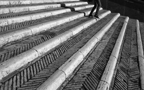 Italien, rom, campidoglio platz, originale römische treppe in der nähe des platzes — Stockfoto
