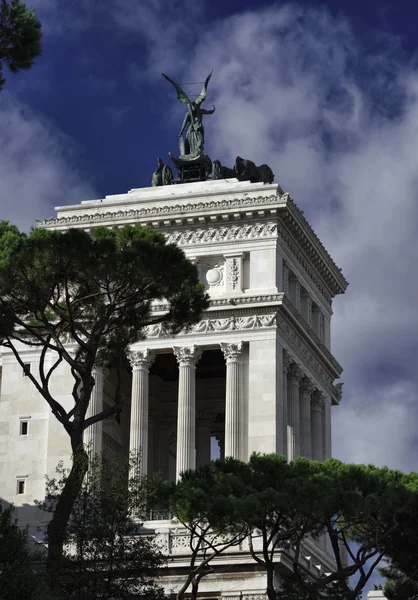 Itálie, Řím, pohled viktoriánské paláce — Stock fotografie
