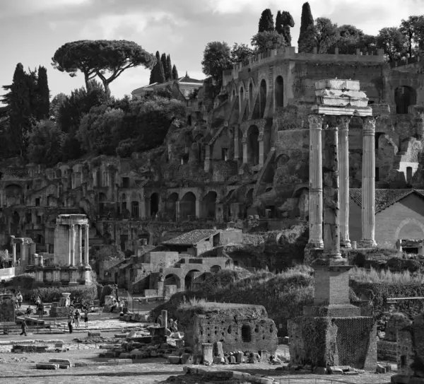 Roman ruins — Stock Photo, Image