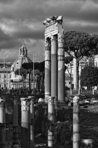 Roman ruins — Stock Photo, Image