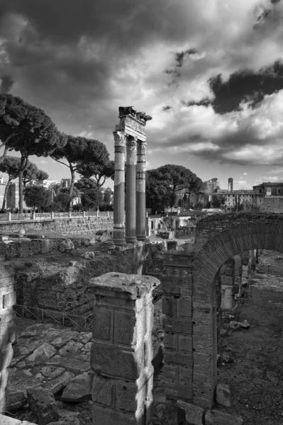 Roman ruins — Stock Photo, Image