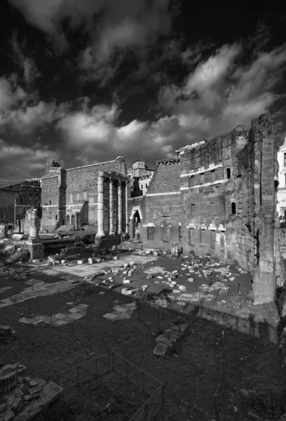 Roman ruins — Stock Photo, Image