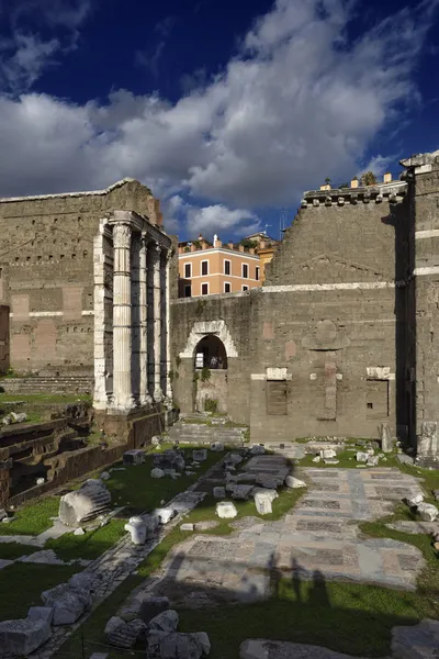 Roman ruins — Stock Photo, Image