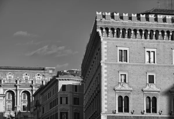 Staré budovy poblíž náměstí piazza venezia — Stock fotografie
