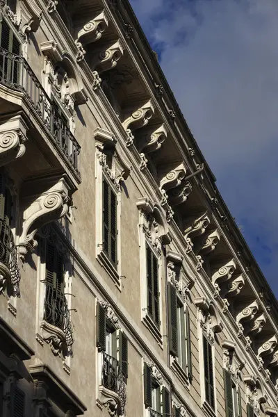 piazza venezia yakınındaki eski bina cephe