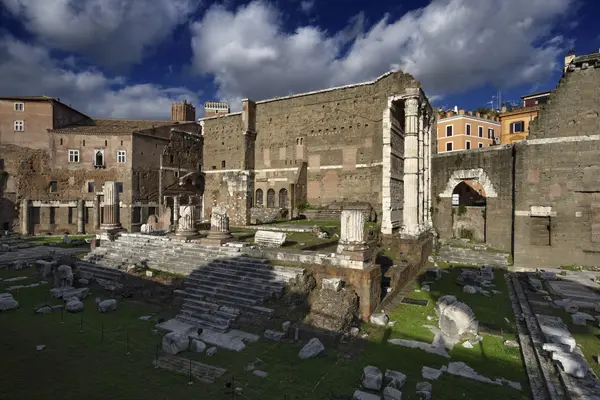 Roman ruins — Stock Photo, Image