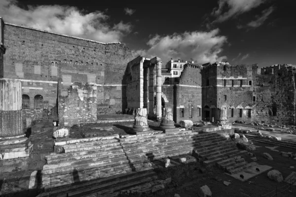 Roman ruins — Stock Photo, Image