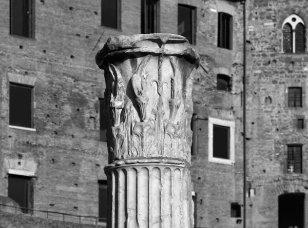 Colonna romana — Foto Stock
