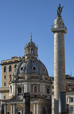 trajan sütunu ve santa maria di loreto Kilisesi
