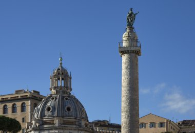 trajan sütunu ve santa maria di loreto Kilisesi