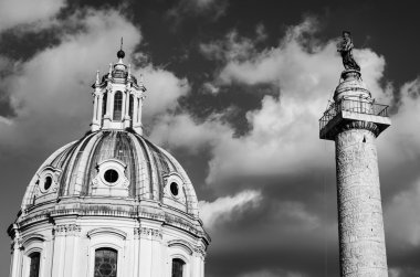 trajan sütunu ve santa maria di loreto Kilisesi