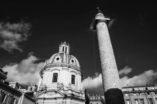 The Trajan Column and Santa Maria di Loreto Church — Stock Photo, Image