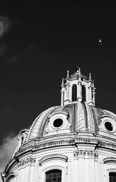 A torre sineira da Igreja de Santa Maria di Loreto — Fotografia de Stock