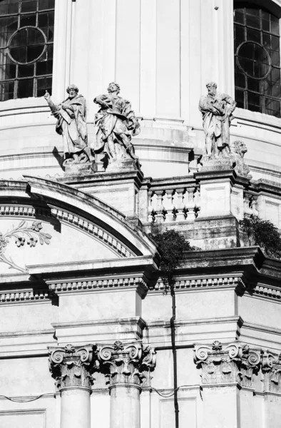 El campanario de la iglesia de Santa Maria di Loreto — Foto de Stock