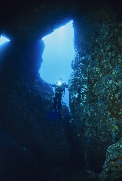 Mergulho em cavernas, mergulhador — Fotografia de Stock