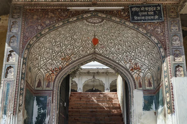 Sisodia rani ka bagh Hindoeïstische tempel — Stockfoto