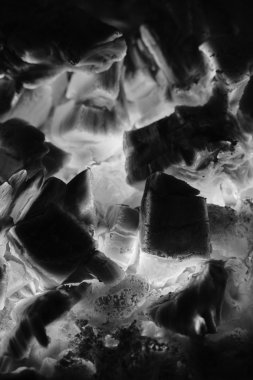 odun yanan bir şömine