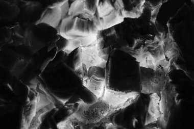 odun yanan bir şömine