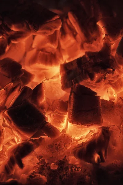 La quema de madera en una chimenea —  Fotos de Stock