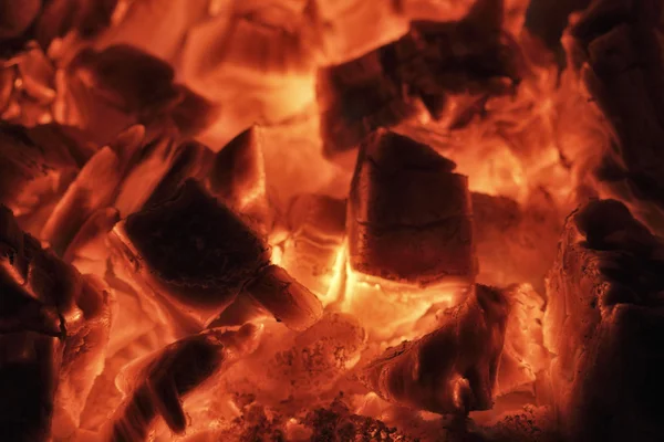 La quema de madera en una chimenea —  Fotos de Stock