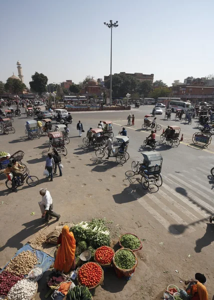 Merkezi şehir meydanında trafik — Stok fotoğraf