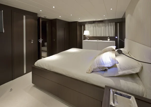 Camera da letto a yacht di lusso — Foto Stock