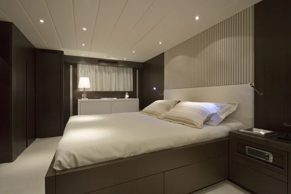 豪華ヨットの寝室 — ストック写真