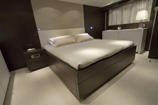 Camera da letto a yacht di lusso — Foto Stock