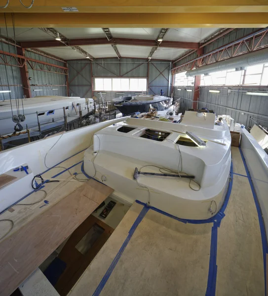 Luxury yachts under construction — Stock Photo, Image