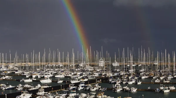 Yachts in the marina with a rainbow — Stock Photo, Image