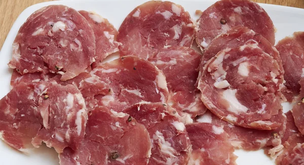 Salami de cerdo rebanado italiano — Foto de Stock