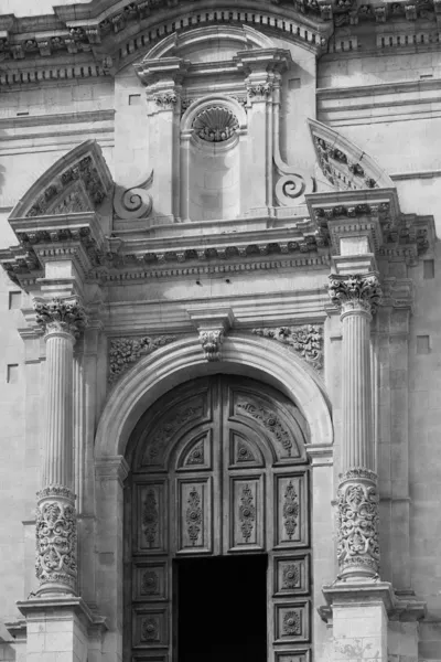 Barock s. francesco kyrkan fasad — Stockfoto