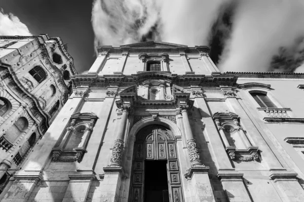 Barroco S. Francesco Igreja fachada e SS. Basílica de Salvatore e Mosteiro — Fotografia de Stock